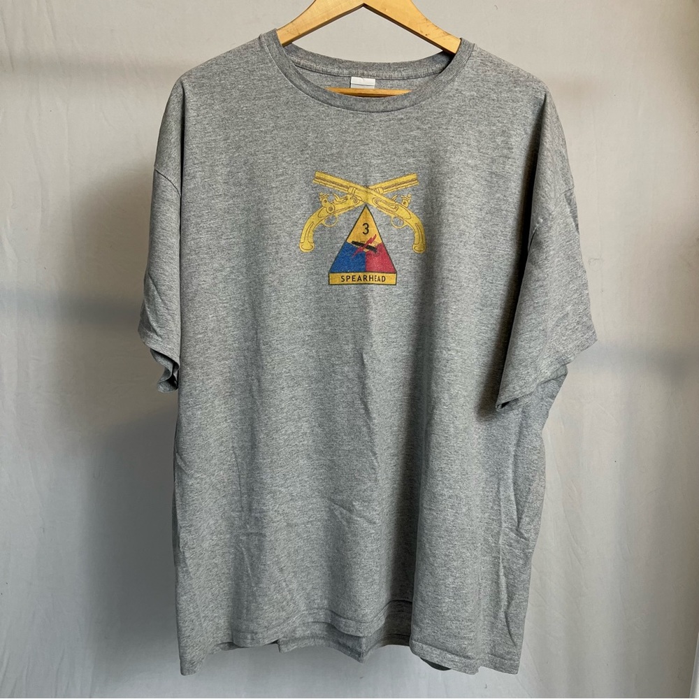 gray spearhead tee